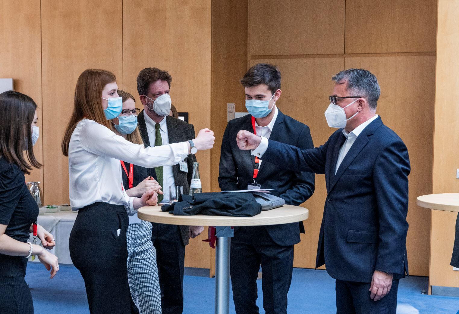 Bundesbankpräsident und Siegerteam