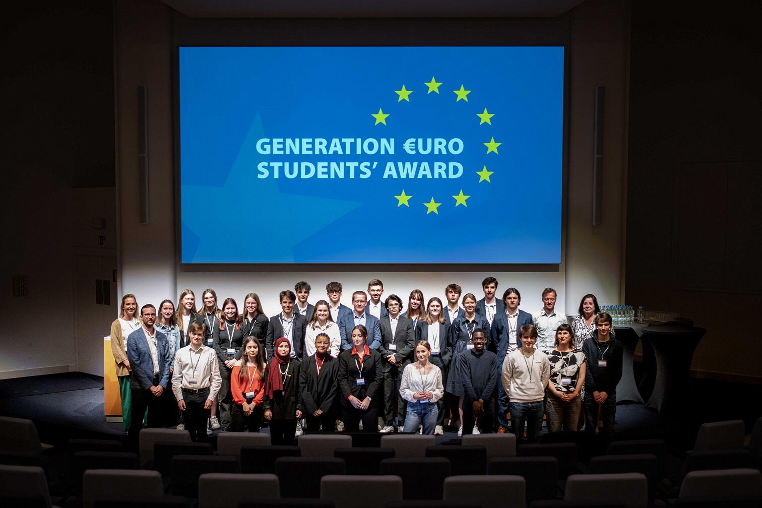 Groepsfoto van alle finalisten van de Nederlandstalige Generation €uro Students’ Award 2021-2022 