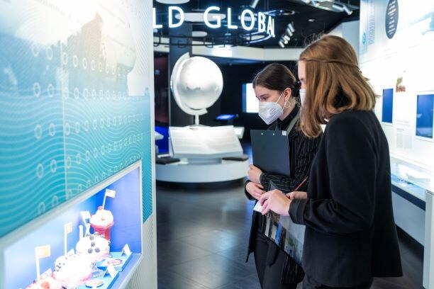 Teilnehmerinnen im Geldmuseum