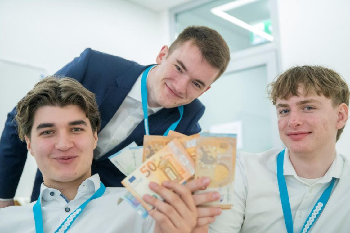 Bild unserer Gewinner des GESA 2022/ 2023