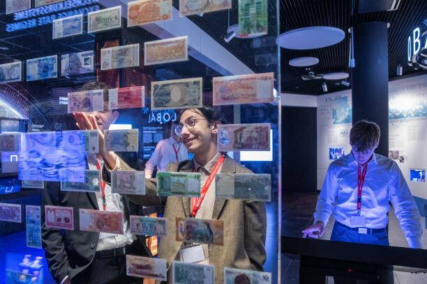 Schülergruppe im Geldmuseum